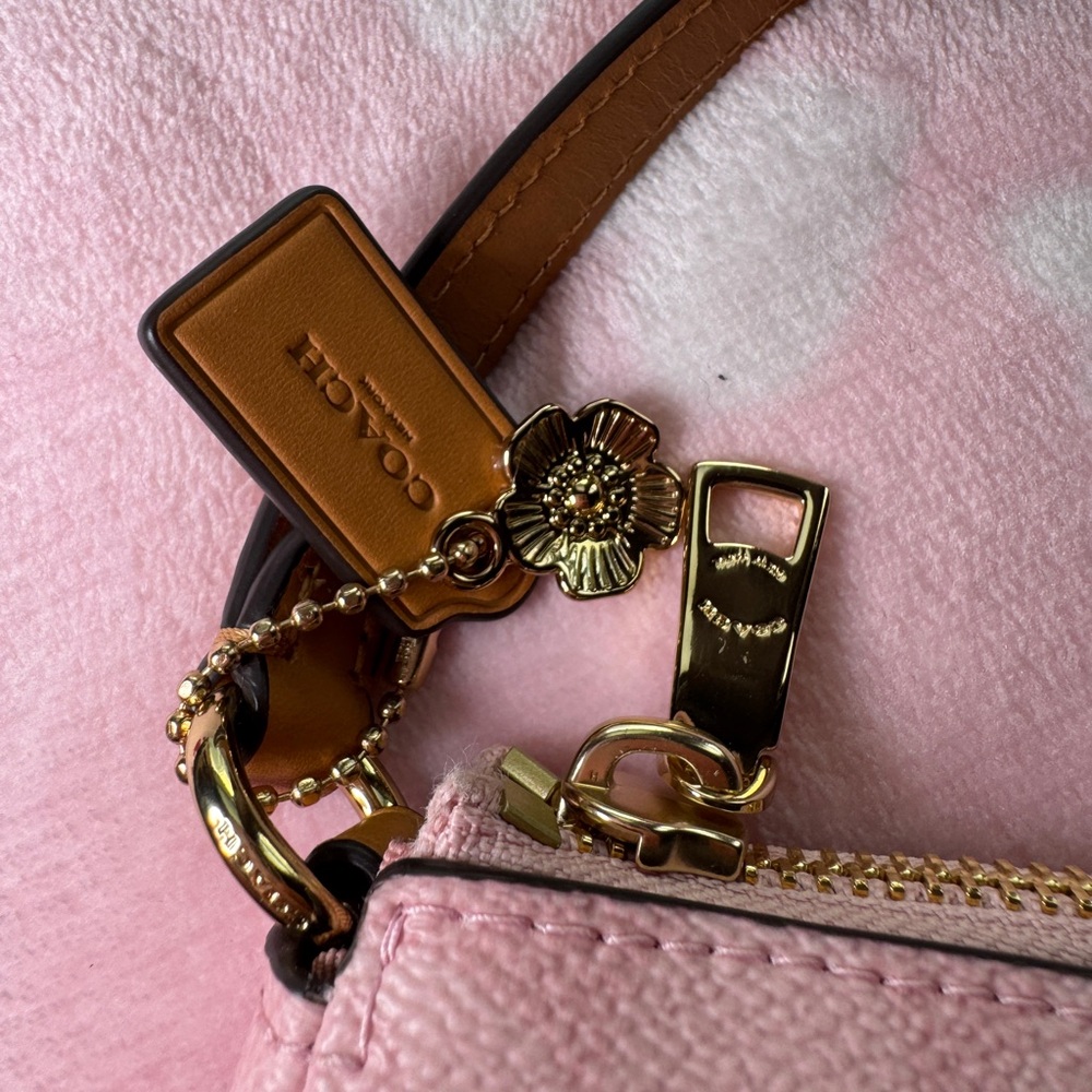 Coach Powder Pink 2026 - Picture 6 of 6